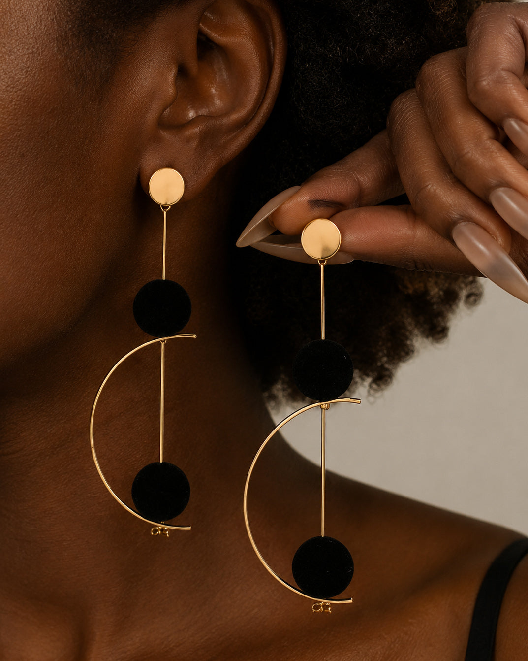 1 Pair Retro Minimalist Versatile Creative Long Geometric Half-Circle Rotatable Earrings With Black Ball Pendant