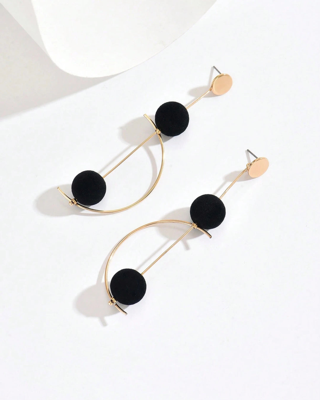 1 Pair Retro Minimalist Versatile Creative Long Geometric Half-Circle Rotatable Earrings With Black Ball Pendant