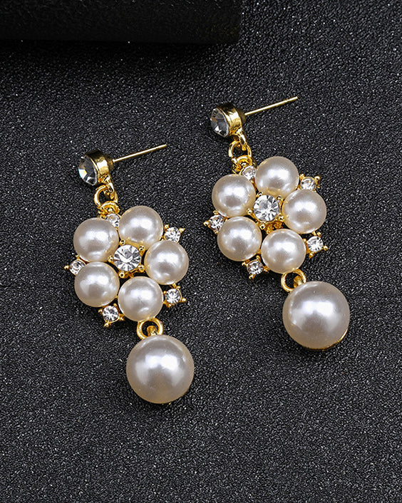 Elegant Pearl Flower Earrings and Necklace Two-Piece Set
