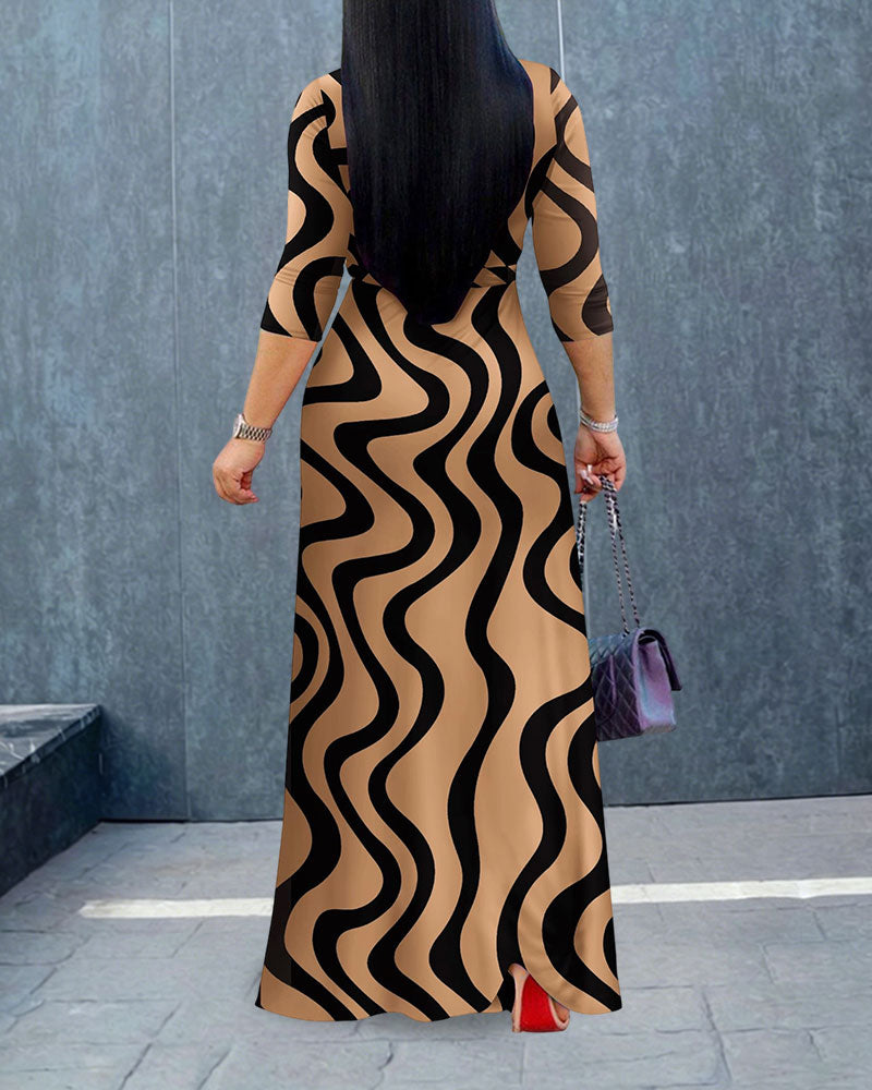 Black Wavy Stripes Print V‑Neck Tie‑Strap Dress