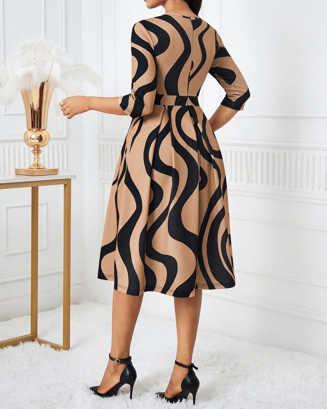 Irregular Wavy Stripes Print Round Neck Long Sleeves Midi Dress
